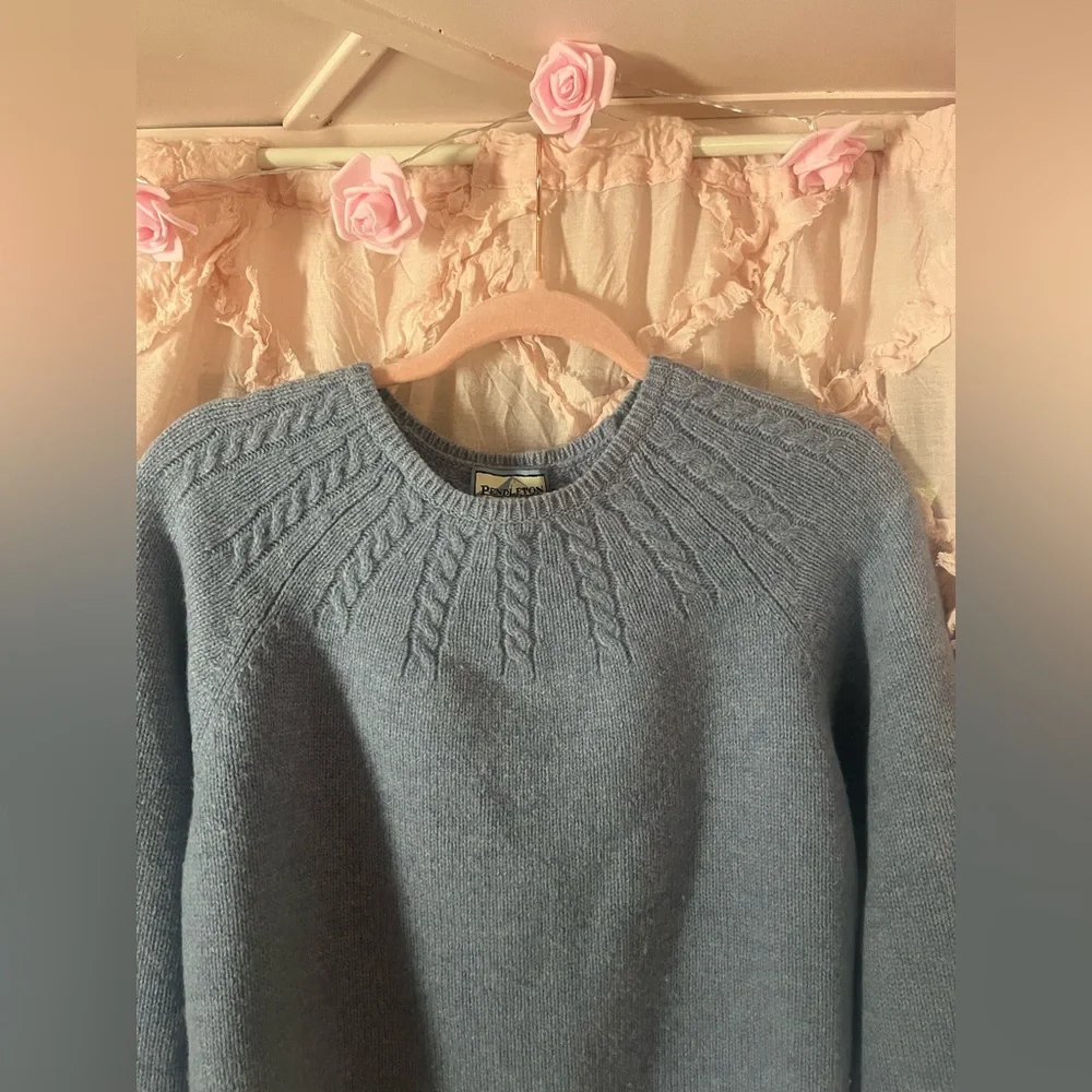 Vintage Pendleton Women's Heather Blue Cable Knit Sweater. 100% lambs wool. - Picture 3 of 5